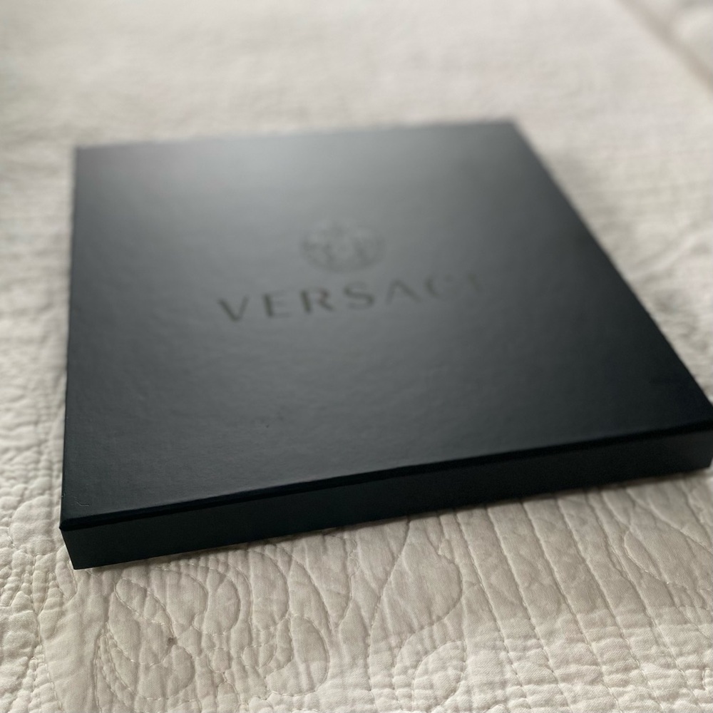 VERSACE 9x9x1 Gift Box - Picture 3 of 6